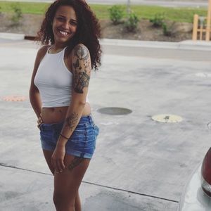 Meet your Posher, Desiree